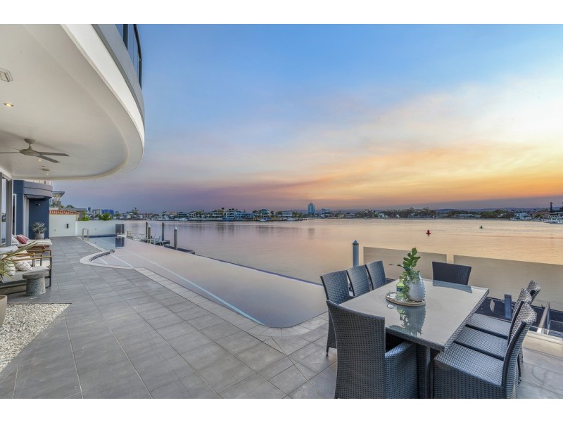 104 Admiralty Drive, Paradise Waters QLD 4217