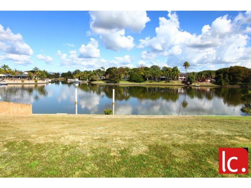 117 Sir Bruce Small Boulevard, Benowa Waters QLD 4217