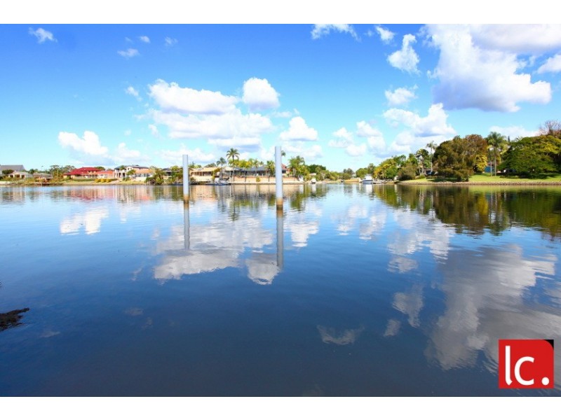 117 Sir Bruce Small Boulevard, Benowa Waters QLD 4217