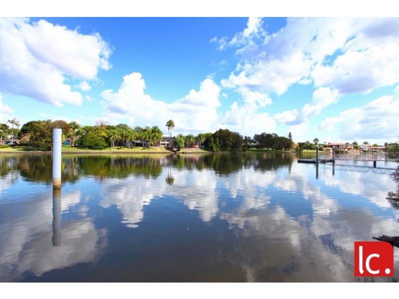 117 Sir Bruce Small Boulevard, Benowa Waters QLD 4217