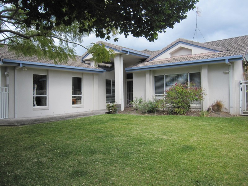 21 Edinburgh Road, Benowa Waters QLD 4217