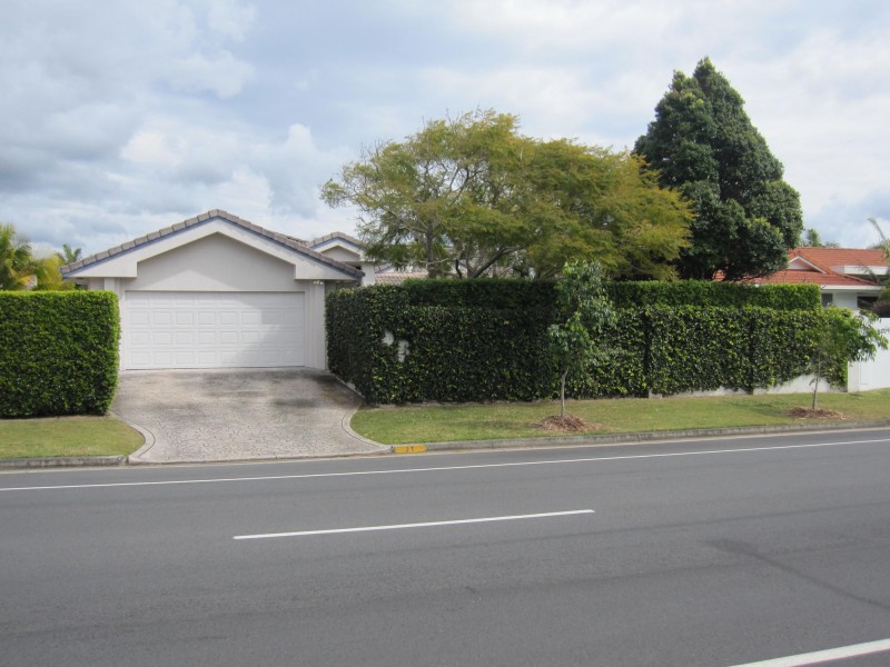 21 Edinburgh Road, Benowa Waters QLD 4217