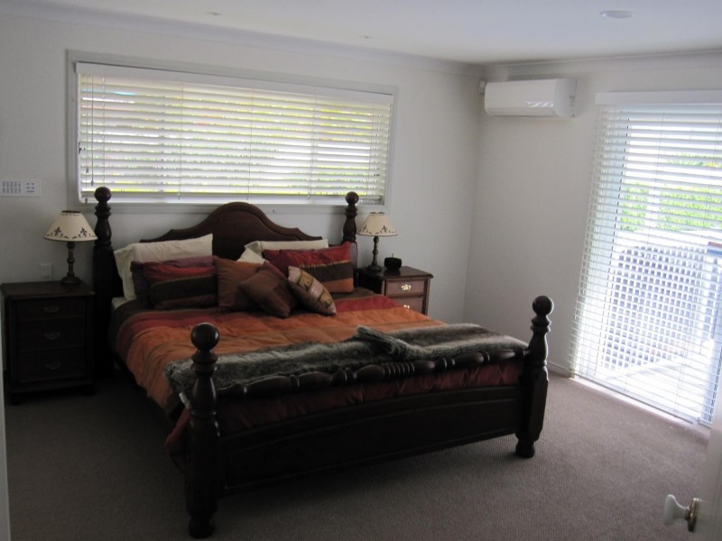 21 Edinburgh Road, Benowa Waters QLD 4217