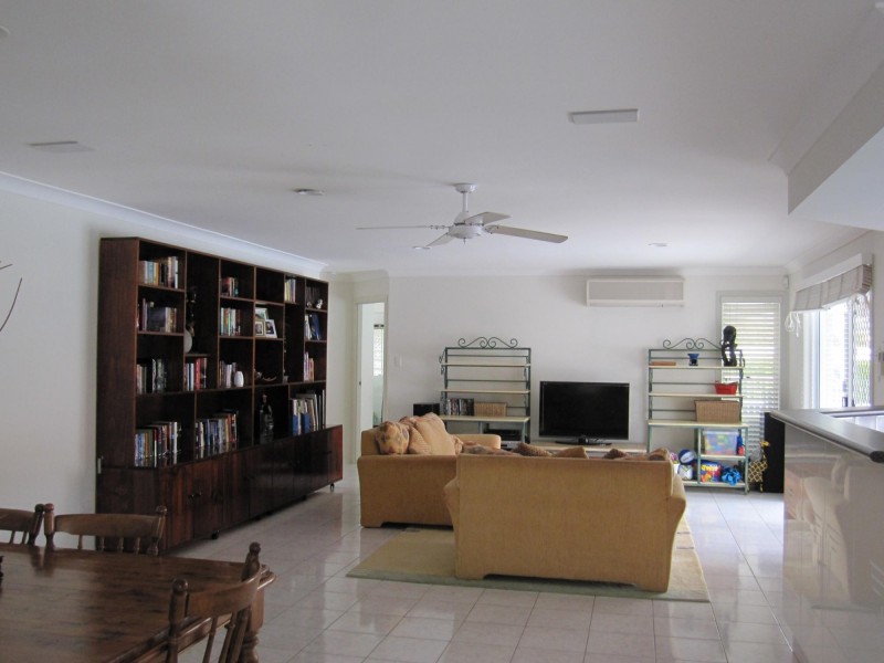 21 Edinburgh Road, Benowa Waters QLD 4217