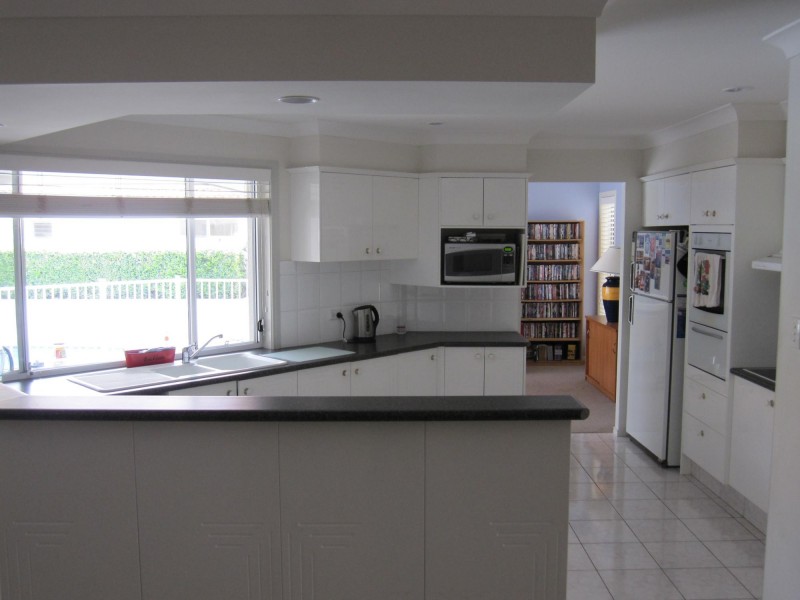 21 Edinburgh Road, Benowa Waters QLD 4217