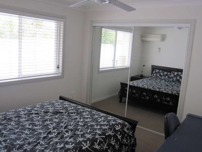 21 Edinburgh Road, Benowa Waters QLD 4217