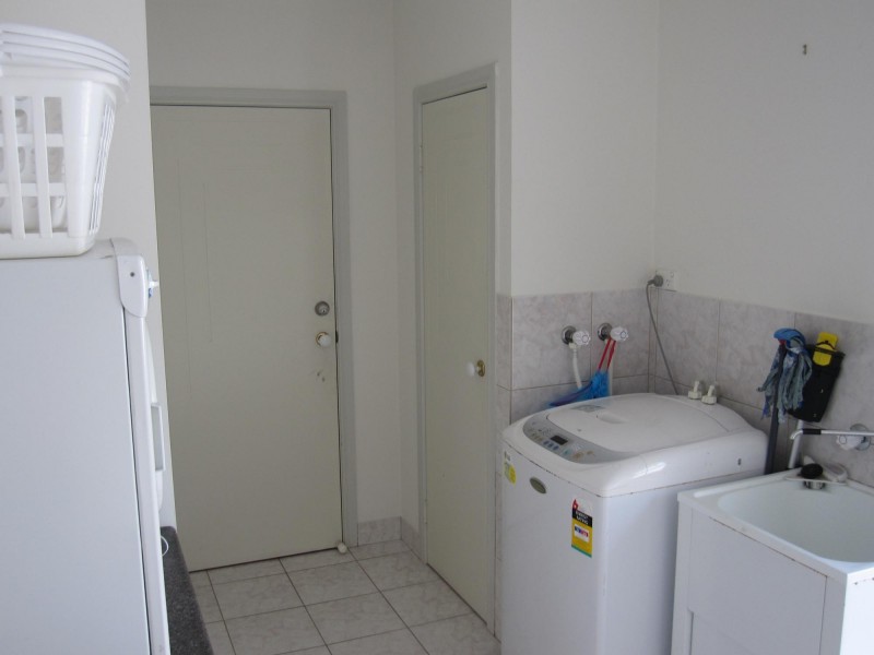 21 Edinburgh Road, Benowa Waters QLD 4217