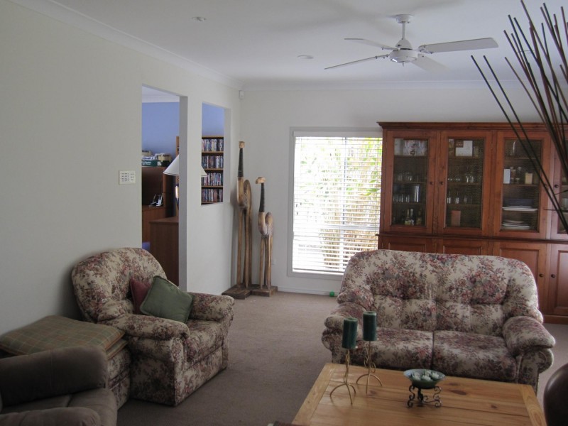 21 Edinburgh Road, Benowa Waters QLD 4217