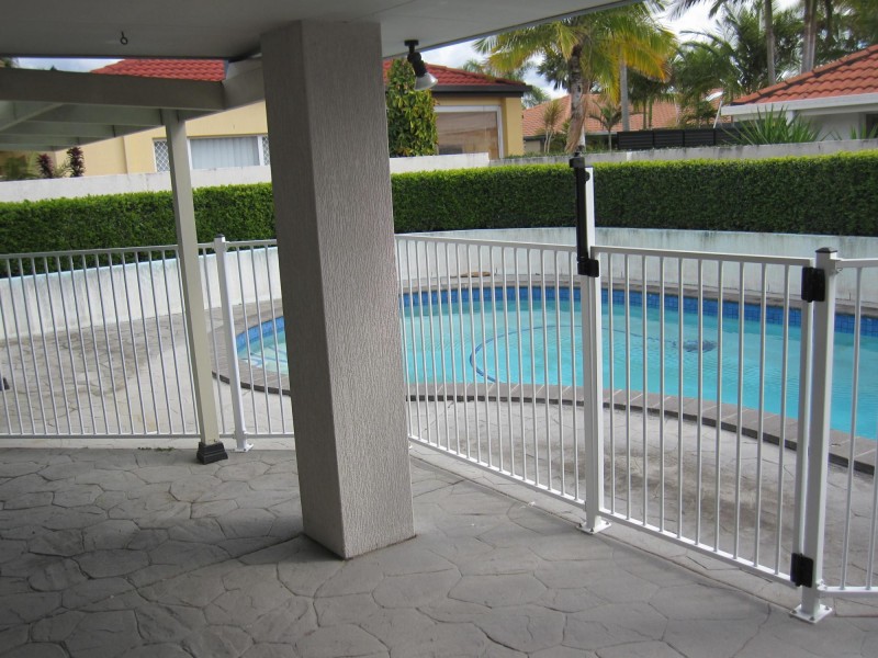 21 Edinburgh Road, Benowa Waters QLD 4217