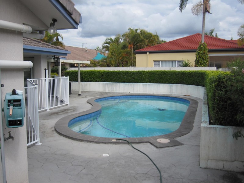 21 Edinburgh Road, Benowa Waters QLD 4217