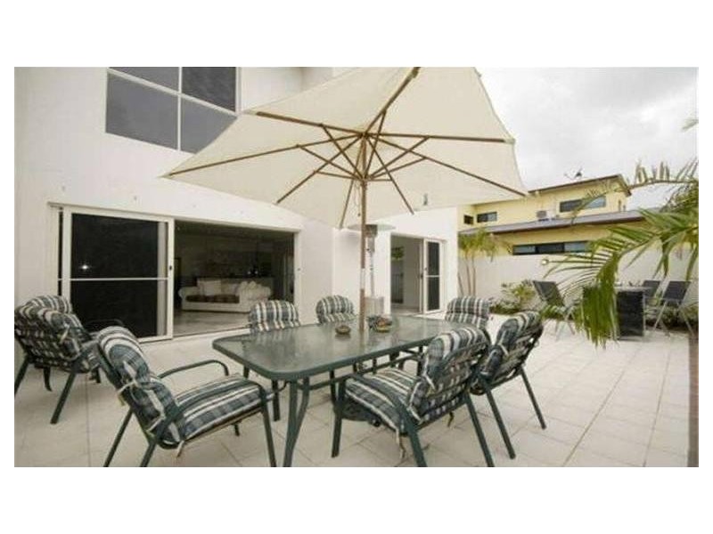 2/14 Crombie Avenue, Bundall QLD 4217