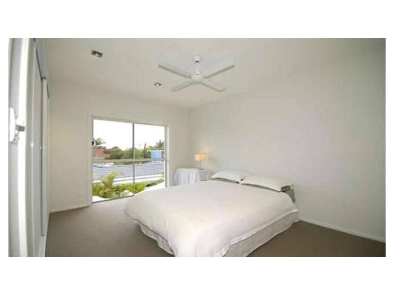 2/14 Crombie Avenue, Bundall QLD 4217