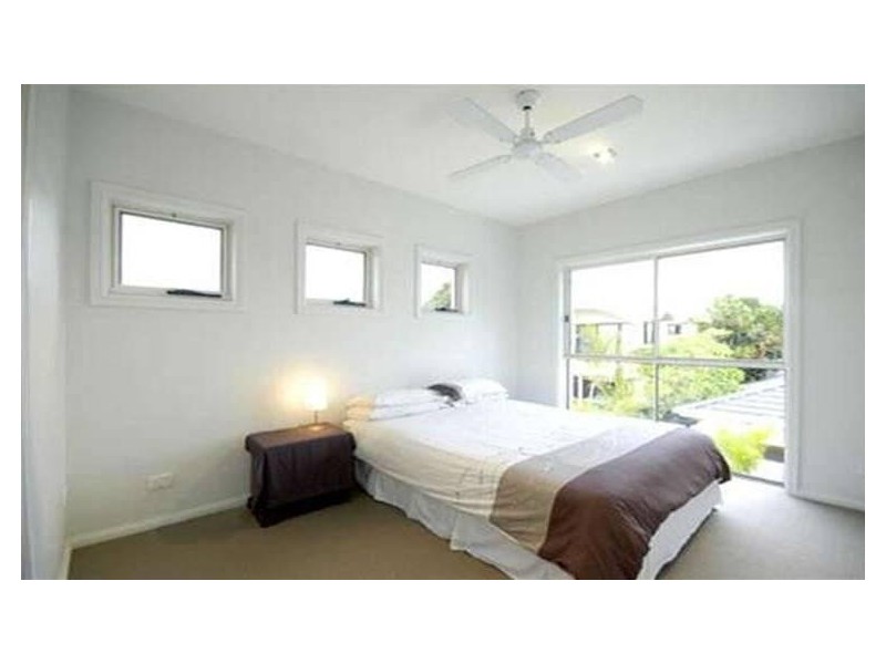 2/14 Crombie Avenue, Bundall QLD 4217