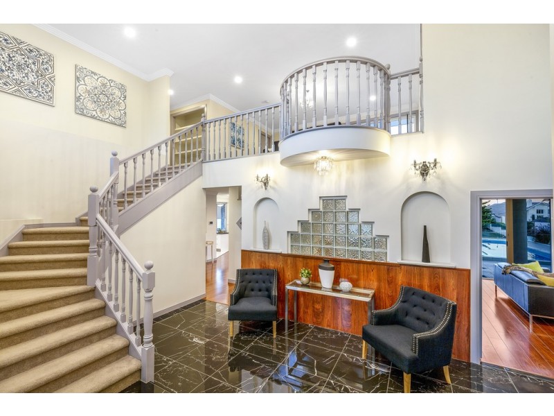 106 Edinburgh Road, Benowa Waters QLD 4217