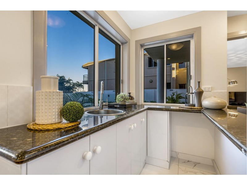 106 Edinburgh Road, Benowa Waters QLD 4217