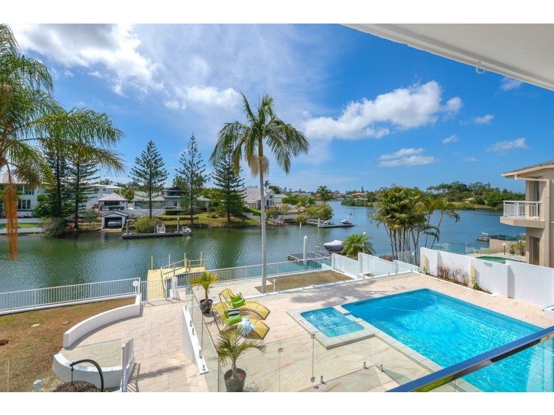 106 Edinburgh Road, Benowa Waters QLD 4217