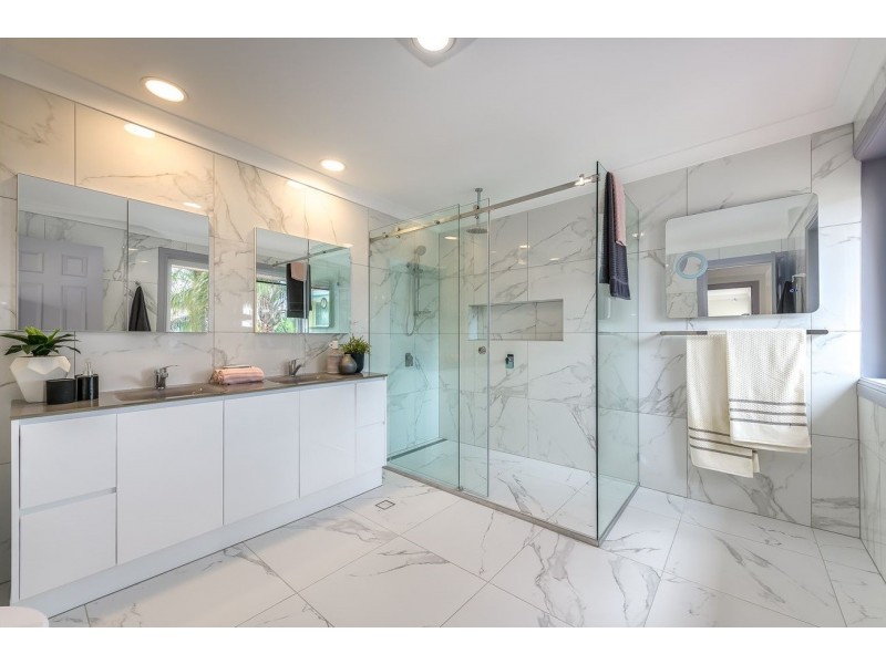 106 Edinburgh Road, Benowa Waters QLD 4217