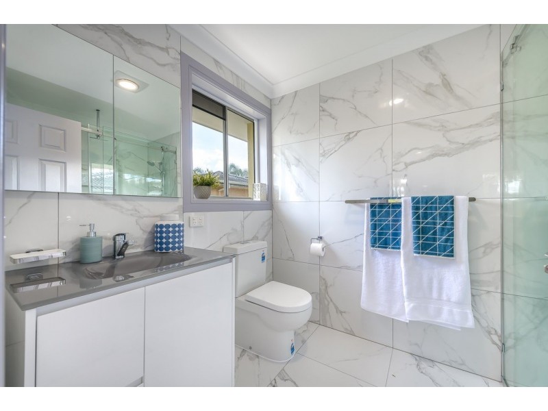 106 Edinburgh Road, Benowa Waters QLD 4217