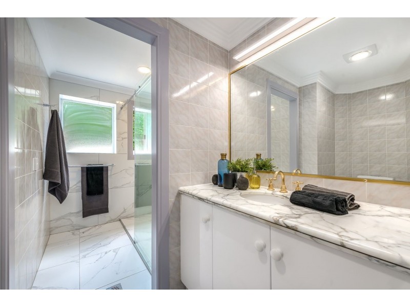 106 Edinburgh Road, Benowa Waters QLD 4217