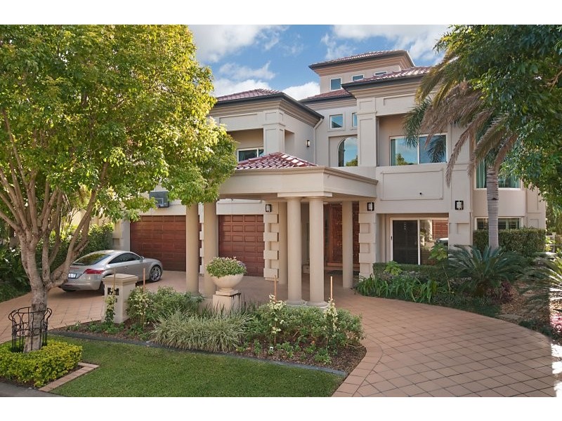 37 Istana View, Clear Island Waters QLD 4226