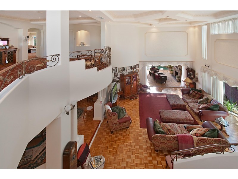 37 Istana View, Clear Island Waters QLD 4226