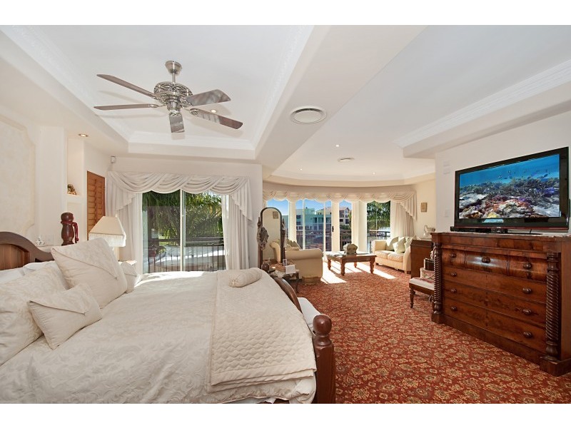 37 Istana View, Clear Island Waters QLD 4226