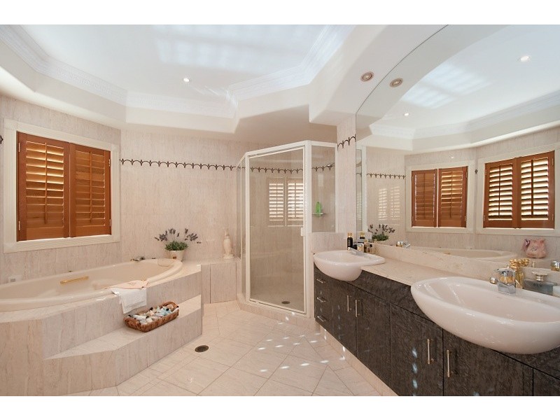 37 Istana View, Clear Island Waters QLD 4226