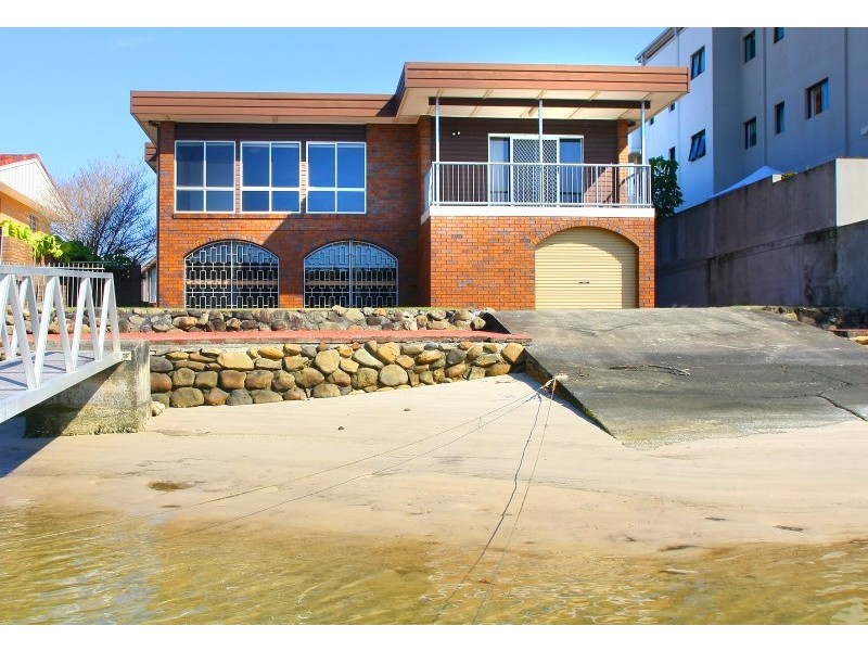 3 Canal Avenue, Runaway Bay QLD 4216