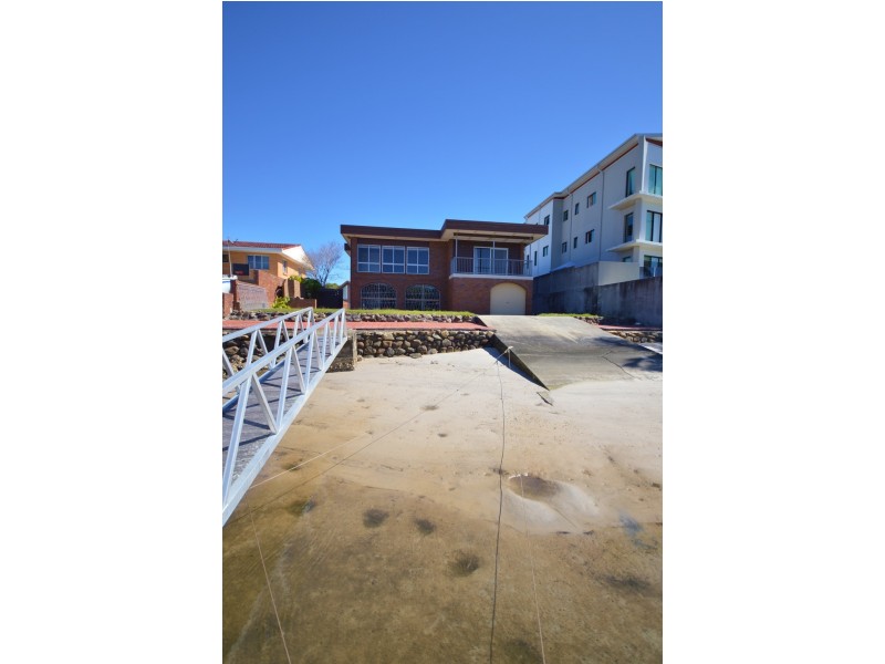 3 Canal Avenue, Runaway Bay QLD 4216