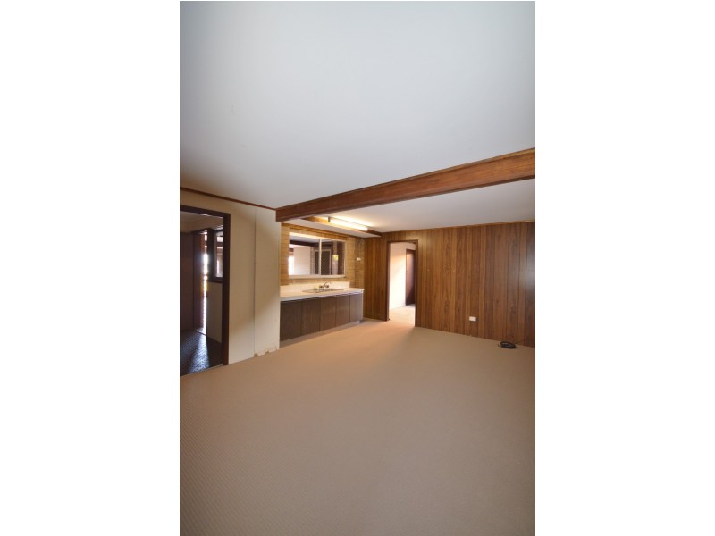 3 Canal Avenue, Runaway Bay QLD 4216