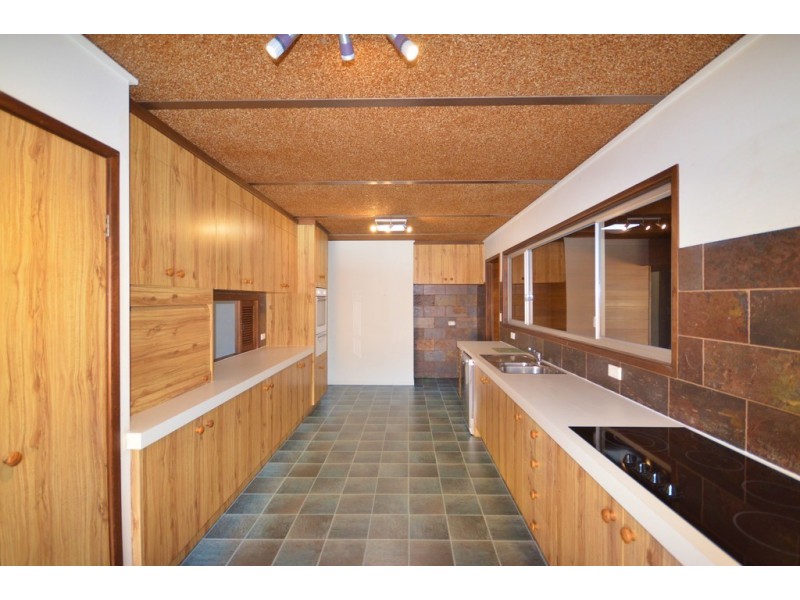 3 Canal Avenue, Runaway Bay QLD 4216