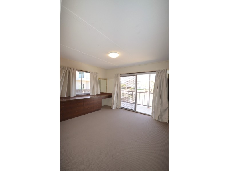 3 Canal Avenue, Runaway Bay QLD 4216