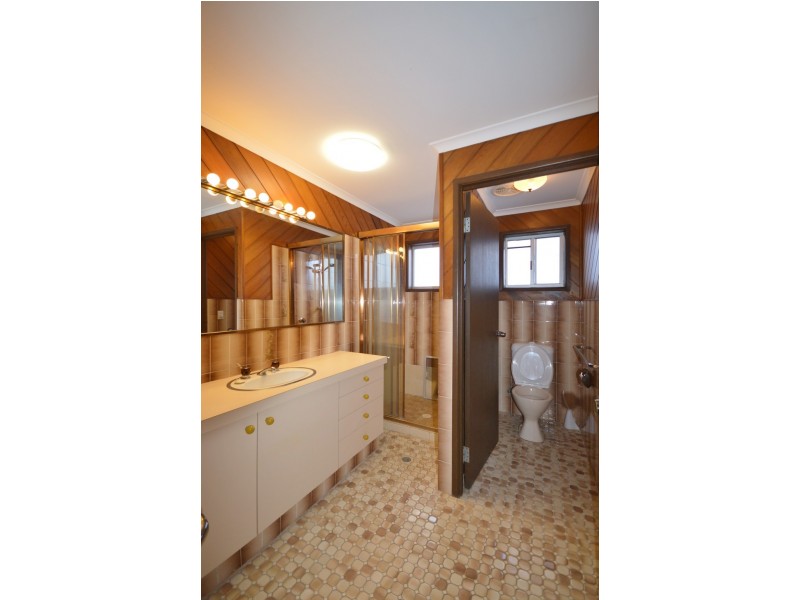 3 Canal Avenue, Runaway Bay QLD 4216