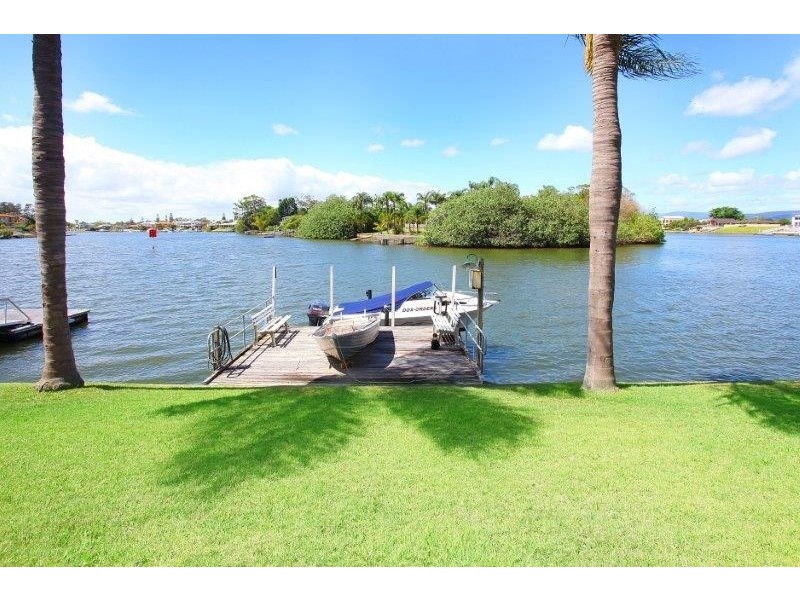 15 Donegal Crescent, Sorrento QLD 4217
