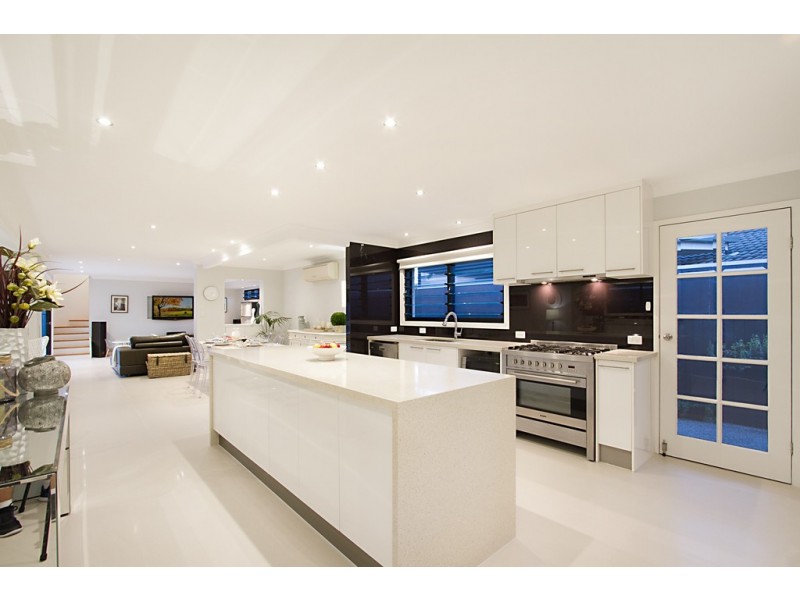 9 Capistrano Court, Southport QLD 4215