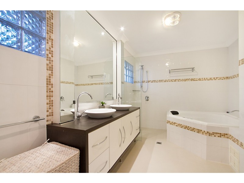 9 Capistrano Court, Southport QLD 4215