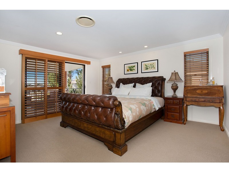 30 Edinburgh Rd, Benowa Waters QLD 4217
