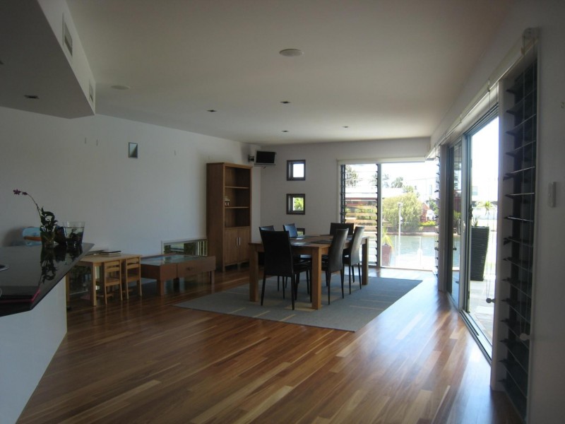 9 Wombat Court, Sorrento QLD 4217