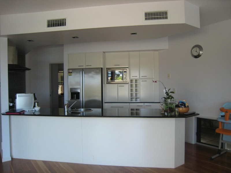 9 Wombat Court, Sorrento QLD 4217