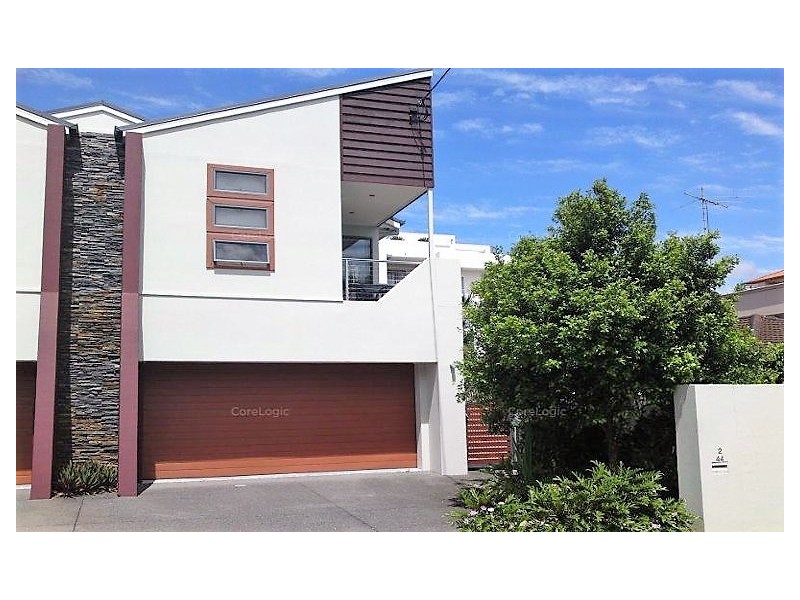 2/44 Mawarra St, Chevron Island QLD 4217