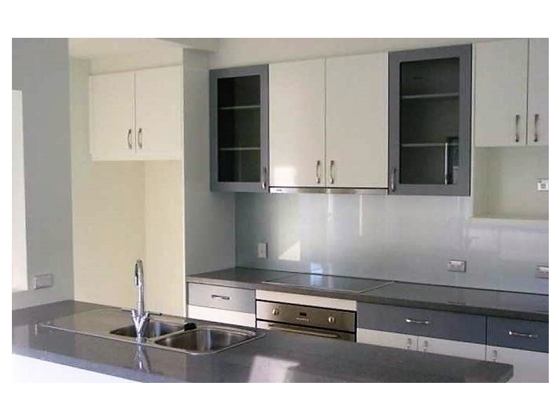 2/44 Mawarra St, Chevron Island QLD 4217