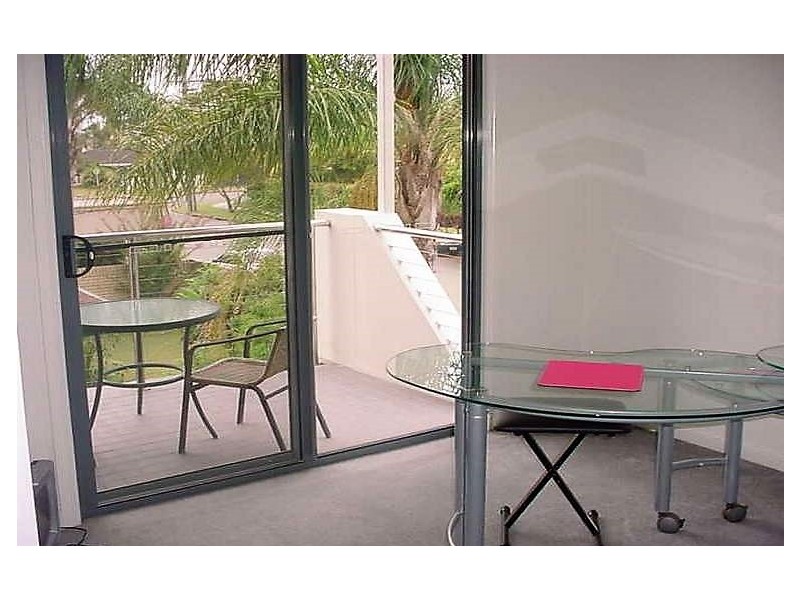 2/44 Mawarra St, Chevron Island QLD 4217