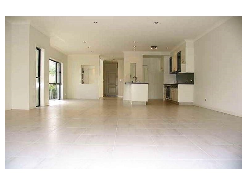 2/44 Mawarra St, Chevron Island QLD 4217