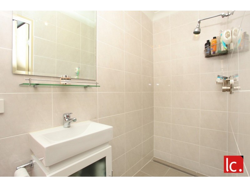 15 Yacht Street, Southport QLD 4215