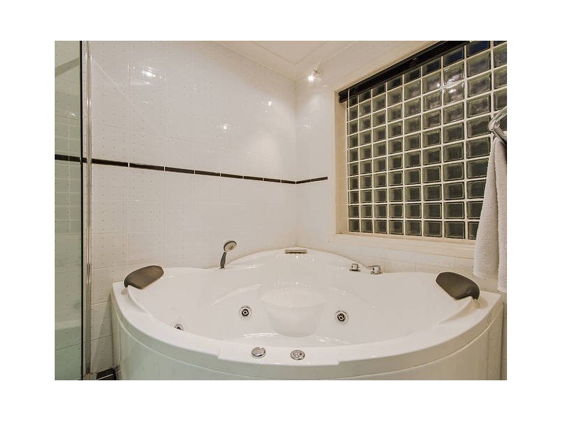 52 Parkway Drive, Advancetown QLD 4211