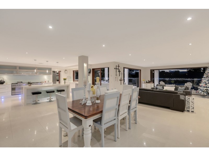 5 Riverbank Court, Ashmore QLD 4214