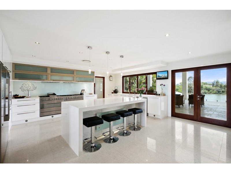 5 Riverbank Court, Ashmore QLD 4214