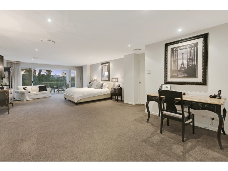 5 Riverbank Court, Ashmore QLD 4214