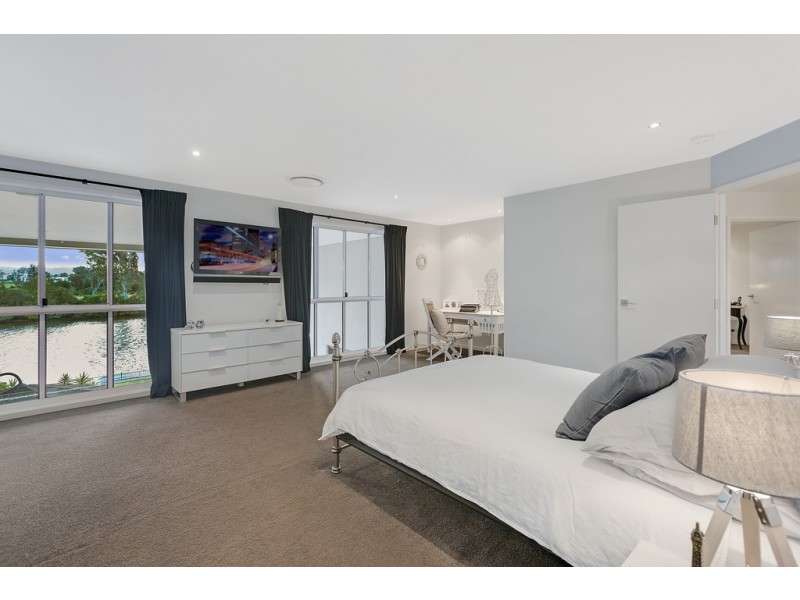 5 Riverbank Court, Ashmore QLD 4214