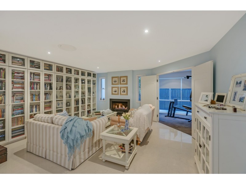 5 Riverbank Court, Ashmore QLD 4214